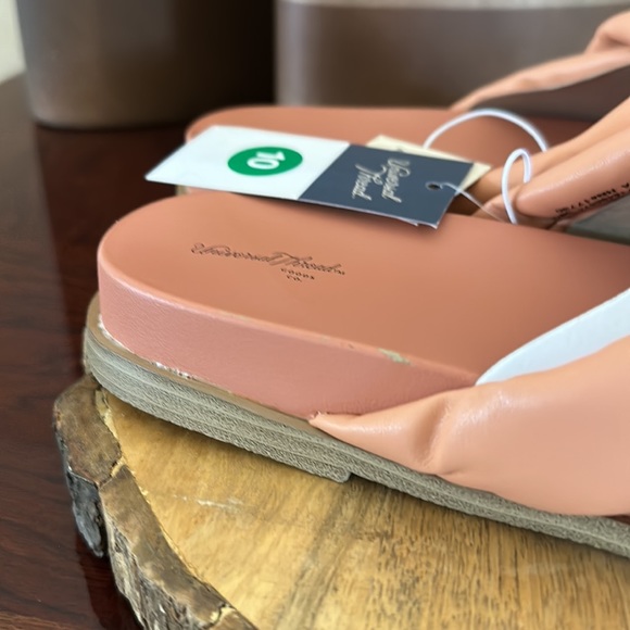 Universal Thread *NWT* Women’s Cosette Sandals in Coral - Picture 7 of 10